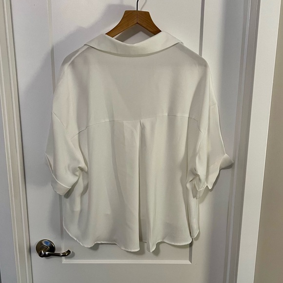 White flowy cropped button up shirt - Picture 3 of 4